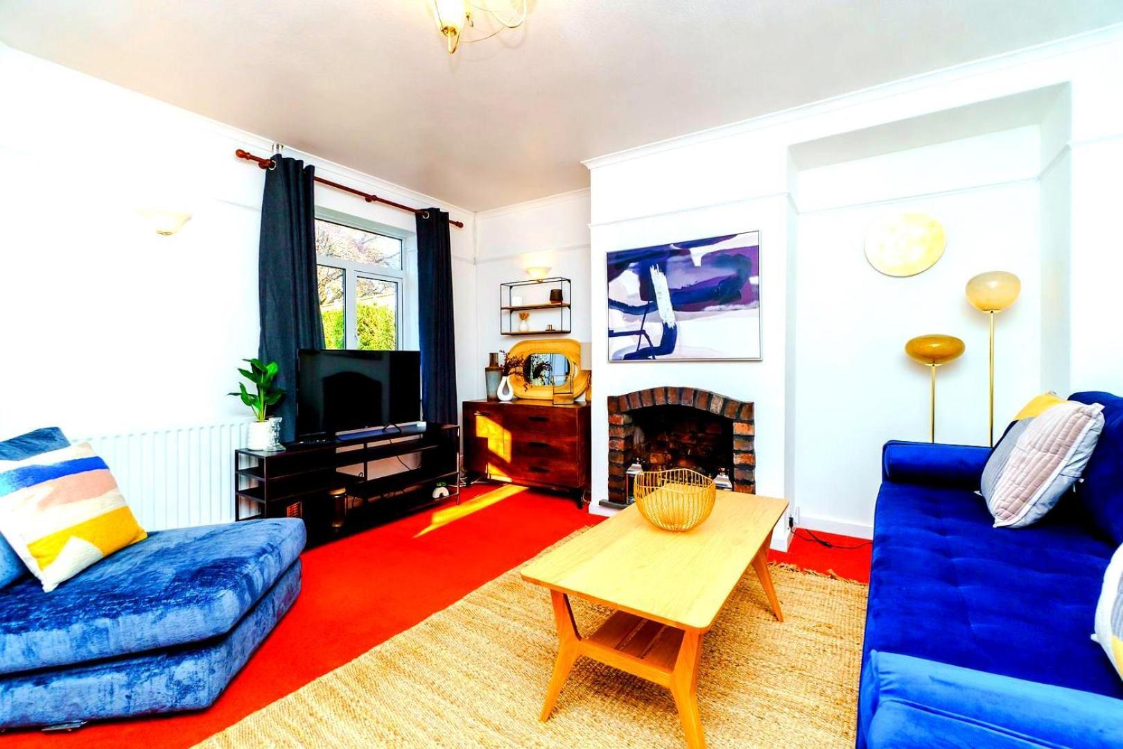 Spacious 4-bed | Wifi | Parking | Workspace Casa de Férias *