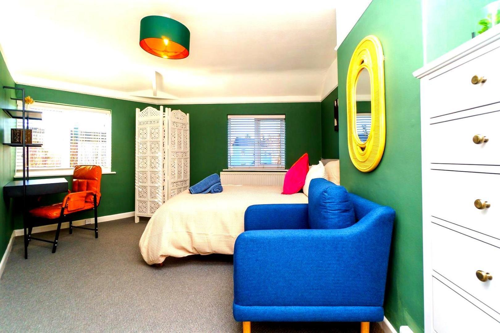 Spacious 4-bed | Wifi | Parking | Workspace Bristol