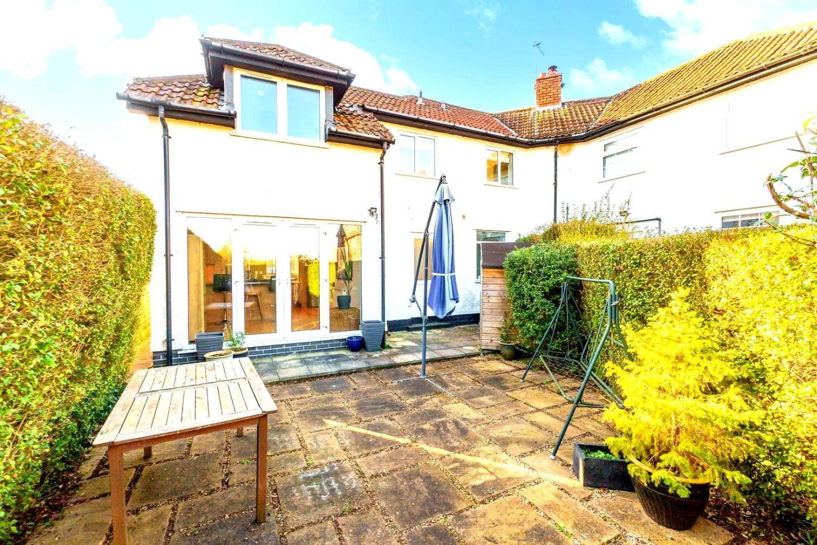 Holiday home Spacious 4-bed | Wifi | Parking | Workspace