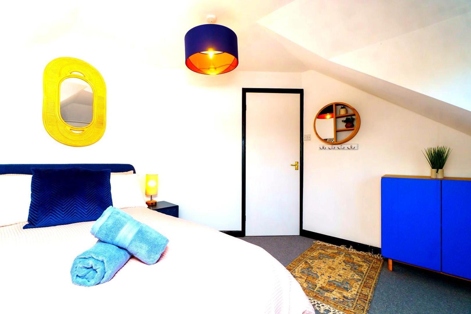 Holiday home Spacious 4-bed | Wifi | Parking | Workspace